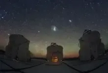 cosmosportal nachtelijke sterrenhemel boven observatorium telescoop
